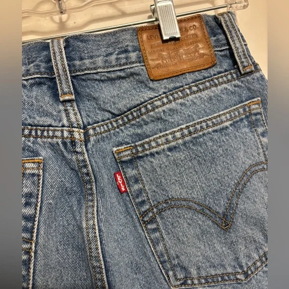 Women’s Classic Levi’s 501 Jeans - Picture 4 of 4